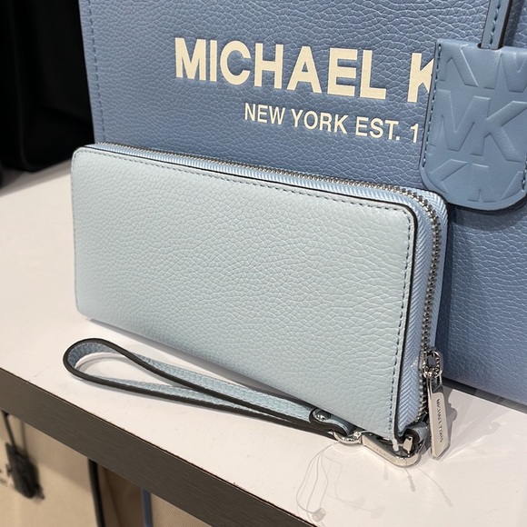 Brand New with Tag authentic Michael Kors Jet Set Travel Large Trvl CONTINENTAL - Picture 11 of 16